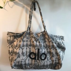 Alo yoga tiedye tote